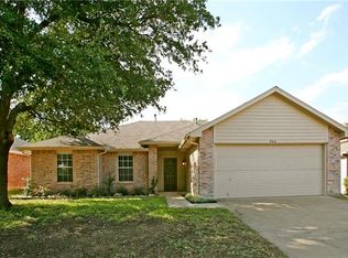 960 Grand Central Pkwy, Saginaw, TX 76131
