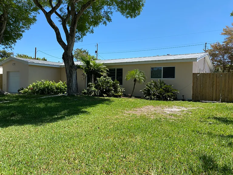 9340 Jamaica Dr — Photo 1