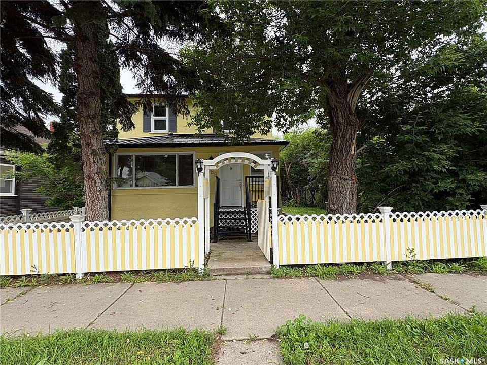 1st image of 368 4th AVENUE E