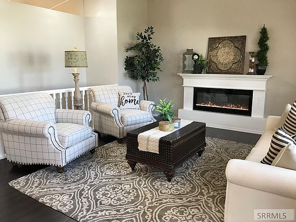 3rd image of 2325 Cabellaro Dr