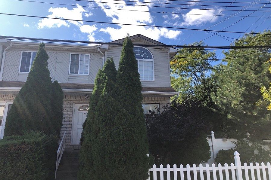 1st image of 6 Bergen Beach Pl
