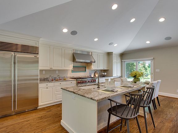 3rd image of 7407 Admiral Dr