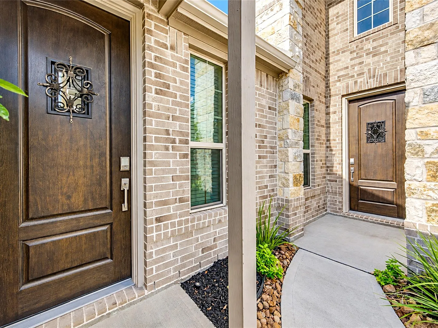 5 bed, 3.5 bath, 3370 sqft, $3,400 — Photo 3