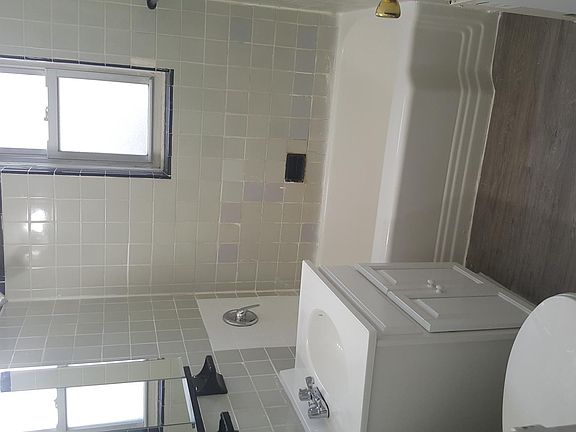 2nd image of 378 Stuyvesant Ave