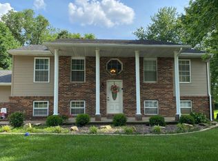 231 Chandler Dr, Mount Carmel, IL 62863