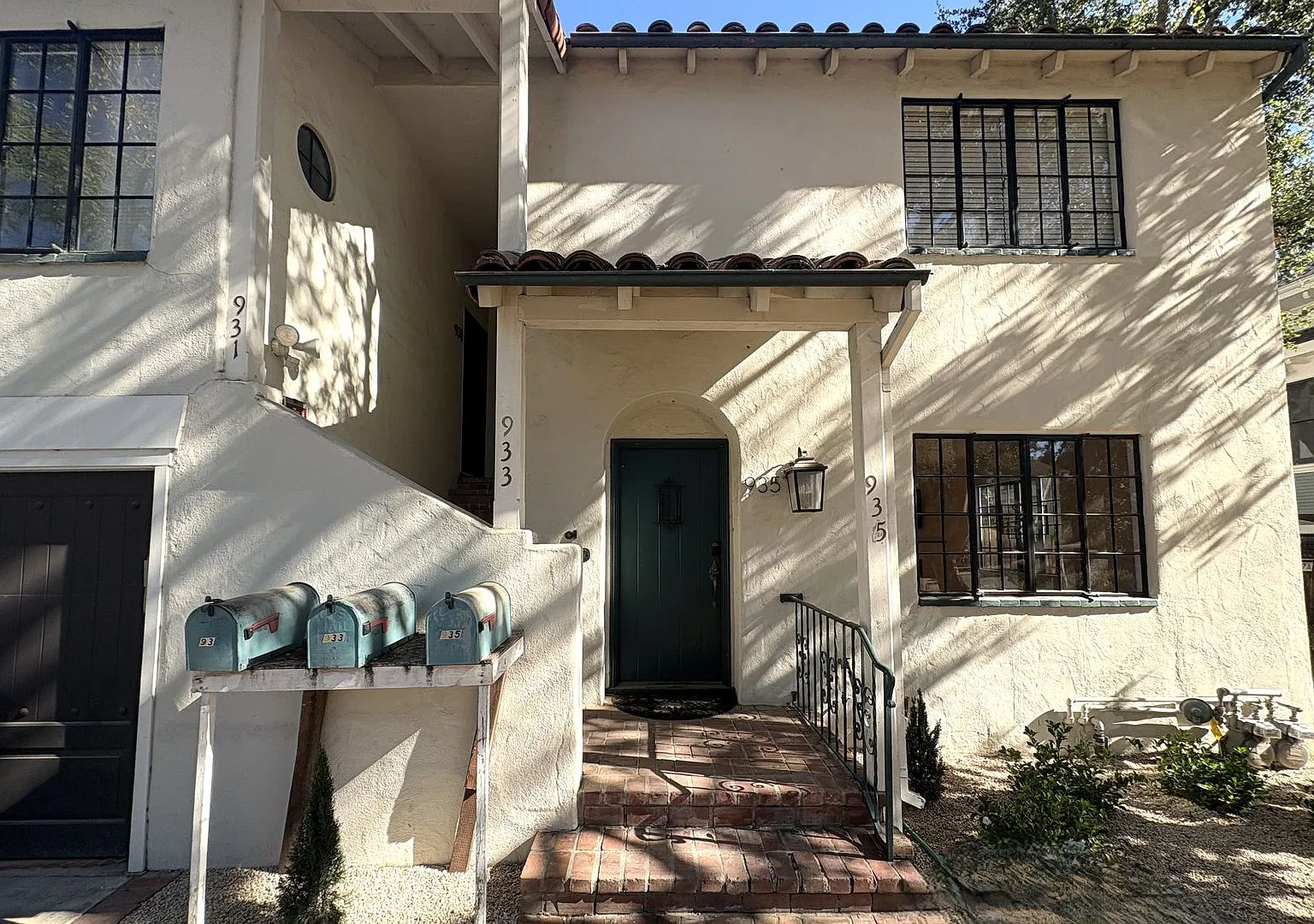 935 Waverley Street — Photo 1