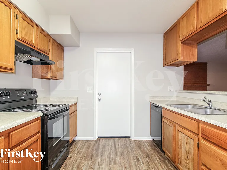 16412 N 49th Dr — Photo 5