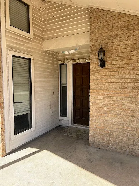 2 bed, 1.5 bath, 1250 sqft, $1,950 — Photo 2