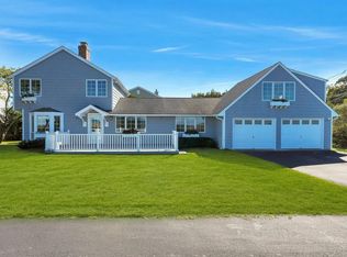 10 Hampton Pl, Hampton Bays, NY 11946