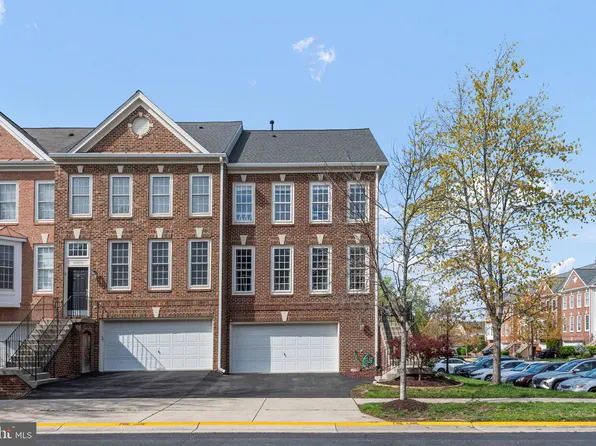 42698 Latrobe St, Chantilly, VA 20152