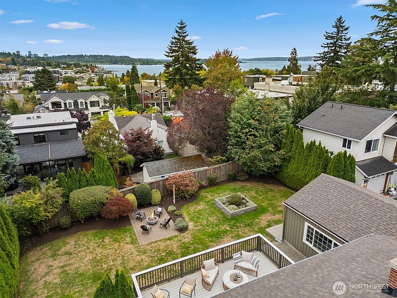 3rd image of 213 8th Avenue