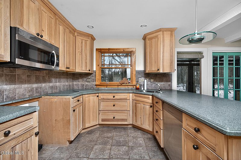 4th image of 148 Appleton Road