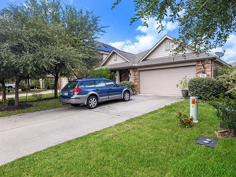 636 Maple Point Dr E — Photo 2