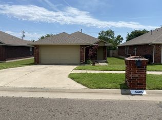 4100 Applegate Dr, Moore, OK 73160