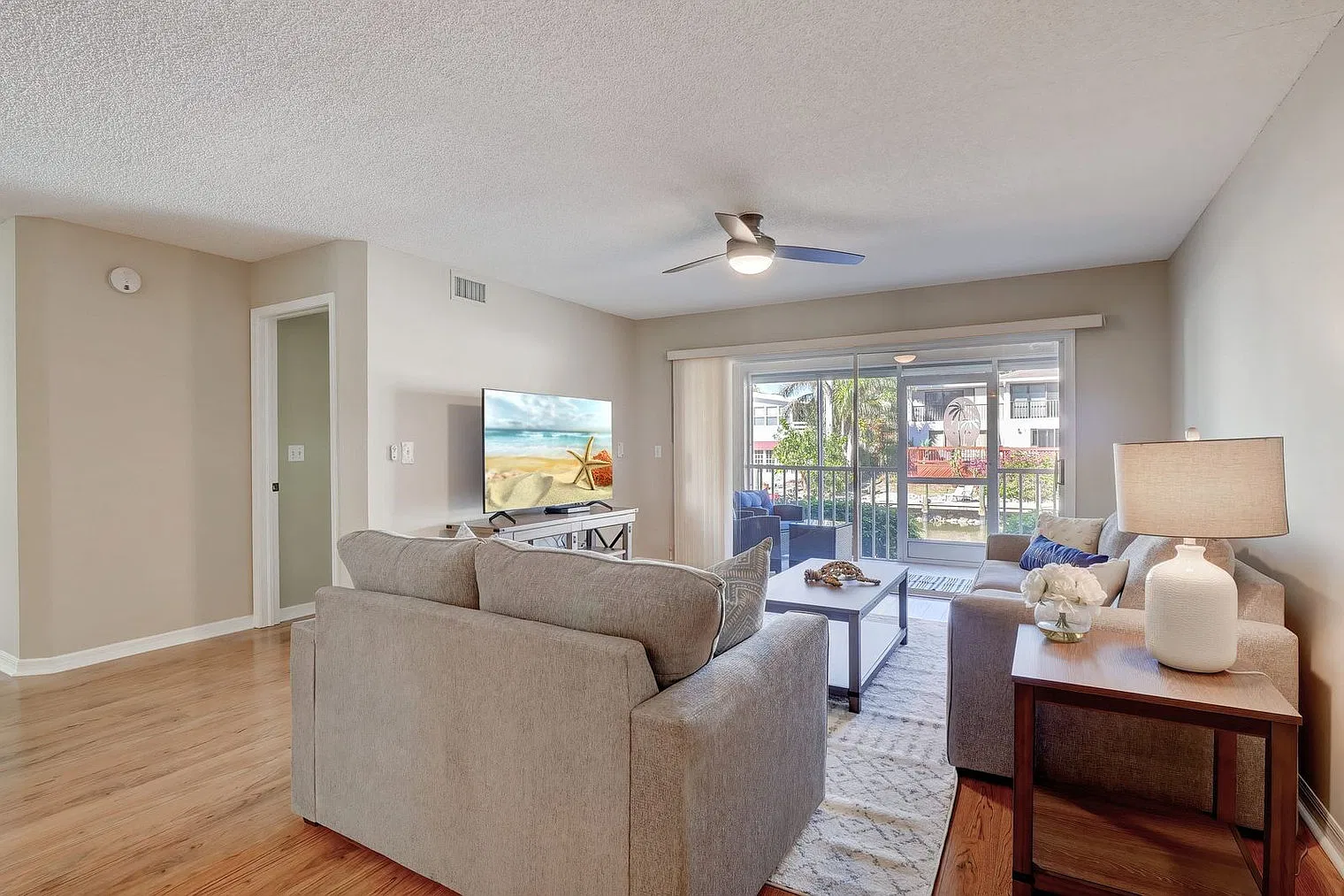 2 bed, 2.0 bath, 1377 sqft, $6,724 — Photo 3