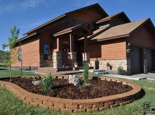 117 Oak Ridge Cir, Oak Creek, CO 80467
