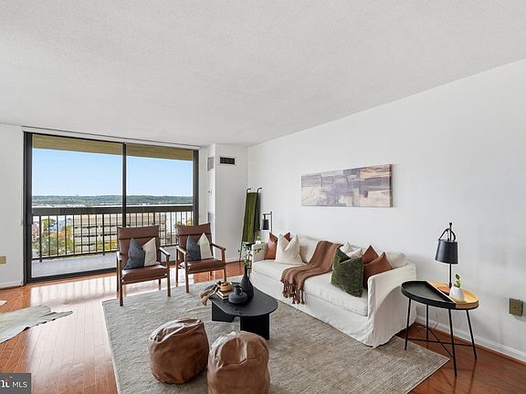 3rd image of 400 Madison St APT 1008