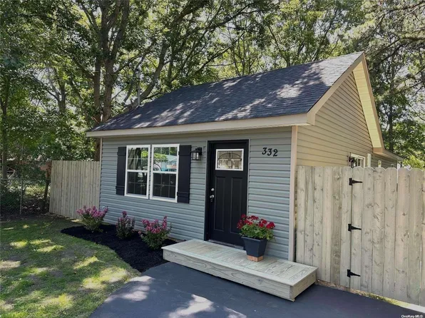 332 Commack Road, Shirley, NY 11967