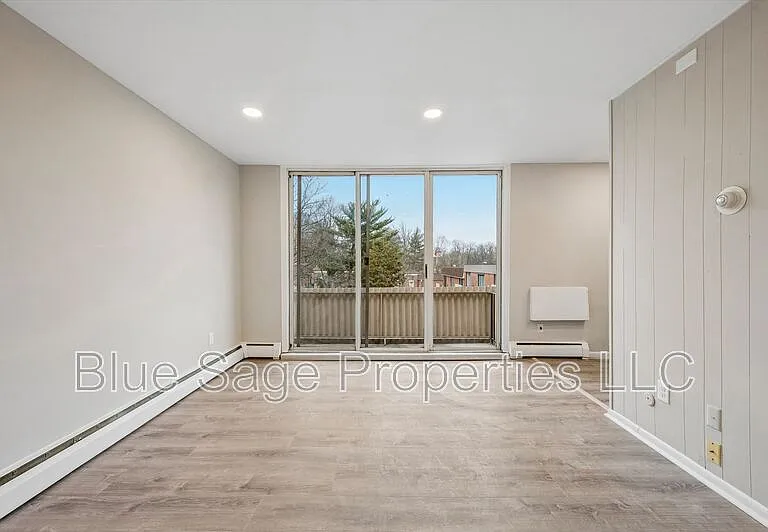 100 E Glenolden Ave #R11 — Photo 3