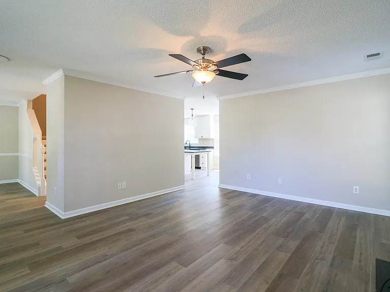 220 Loskin Ln — Photo 26