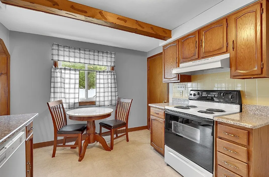4 bed, 1735 sqft, $2,350 — Photo 4