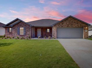 124 Cooper Dr, Cleburne, TX 76031