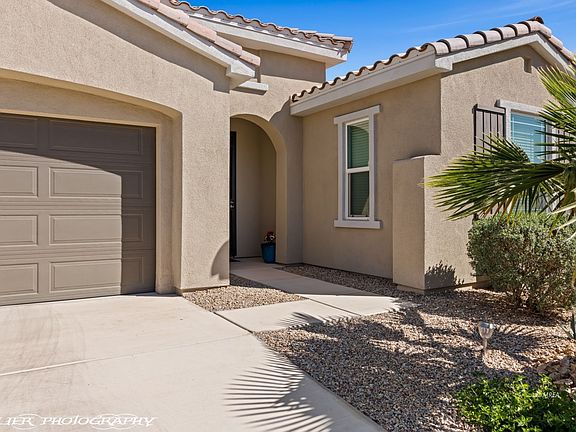 3rd image of 469 Paradise Valley Hts