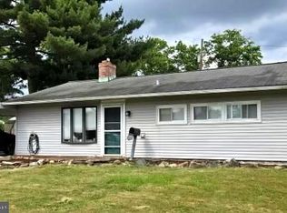 60 Gamewood Rd, Levittown, PA 19057