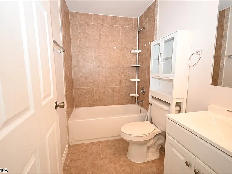 704 SE 6th Ter — Photo 8