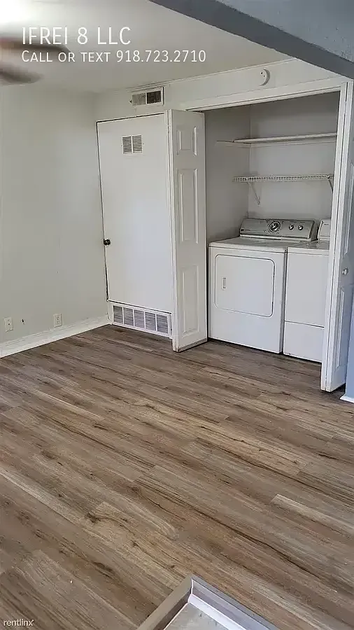 2 bedroom 1 bath down stairs unit in the 2 level duplex — Photo 2