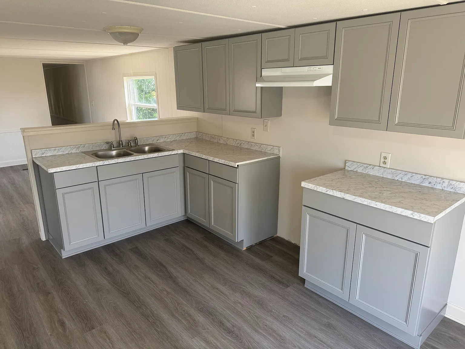 3 bed, 1100 sqft, $1,550 — Photo 3