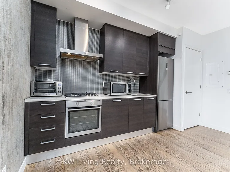 90 Broadview Ave #LW1 — Photo 9