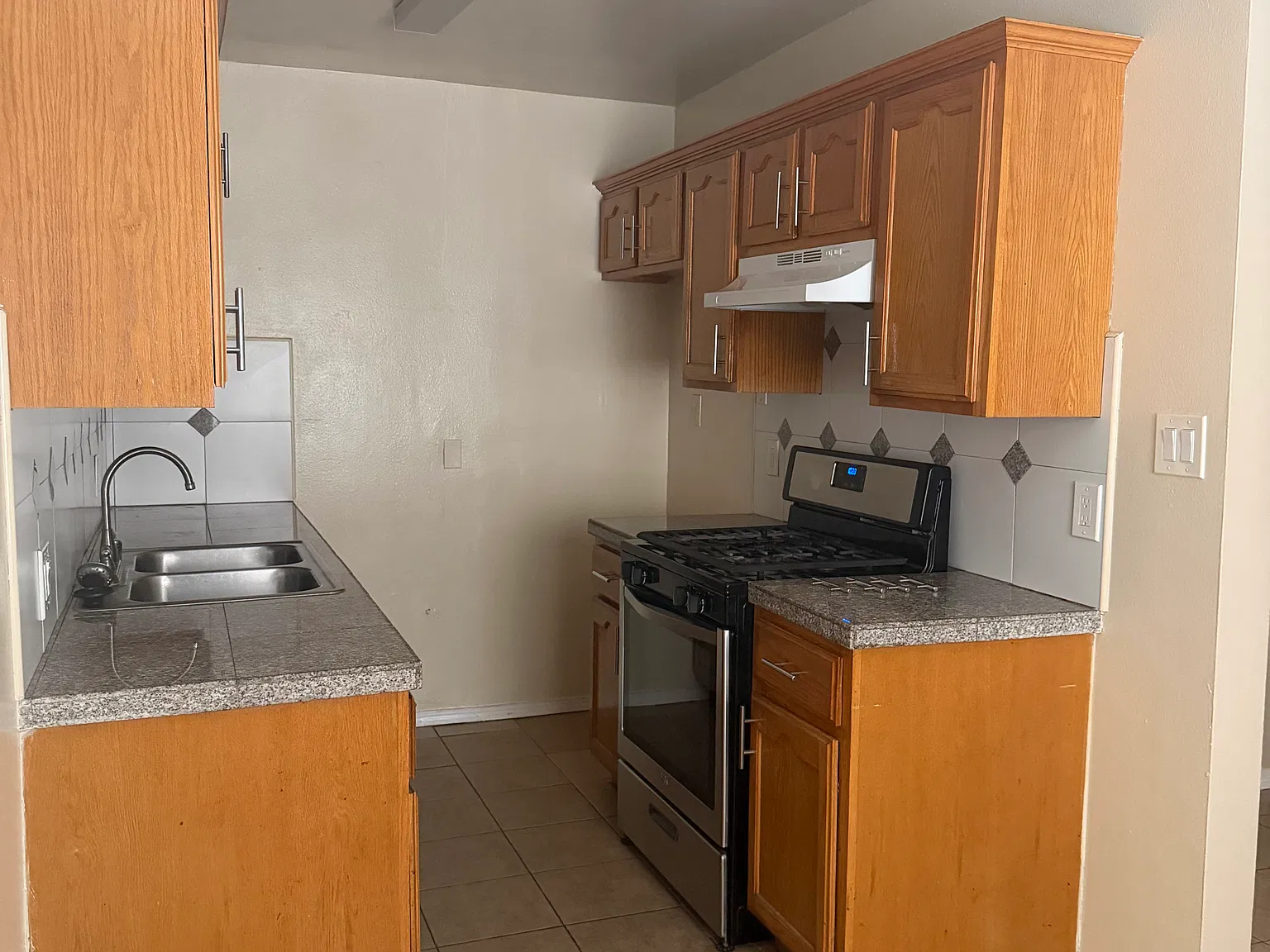 1 bed, 600 sqft, $1,800 — Photo 2