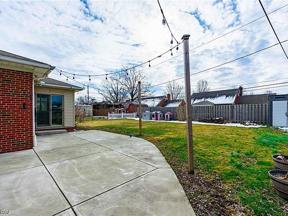 5th image of 21235 Cromwell Avenue
