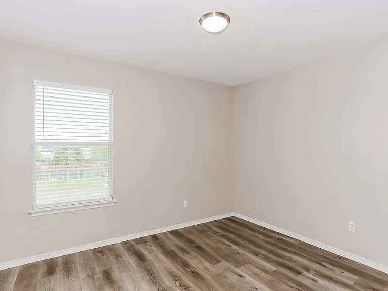 950 Silver Streak Dr — Photo 16