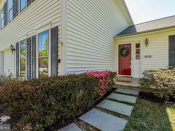 3rd image of 6054 Burnside Landing Dr