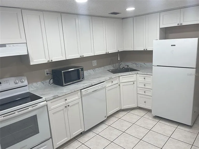 851 Bayway Blvd #103 — Photo 6