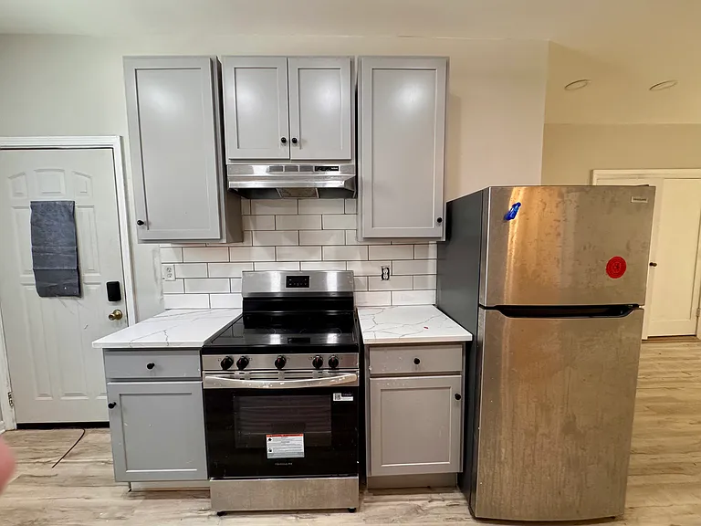834 College Ave — Photo 8