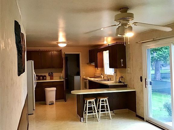 3rd image of 27 Horatio Ln