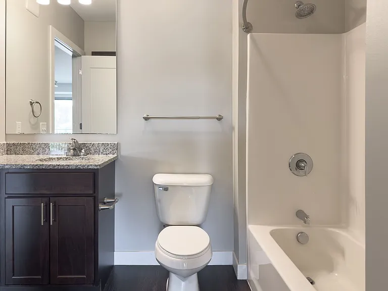 Red44 Luxury Apartments | Specials Available — Photo 40