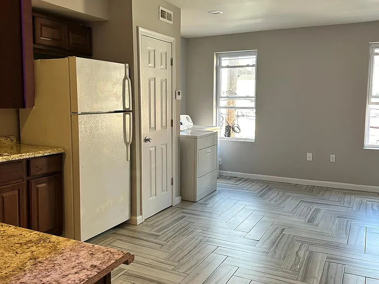 1610 W Stiles St #2 — Photo 6