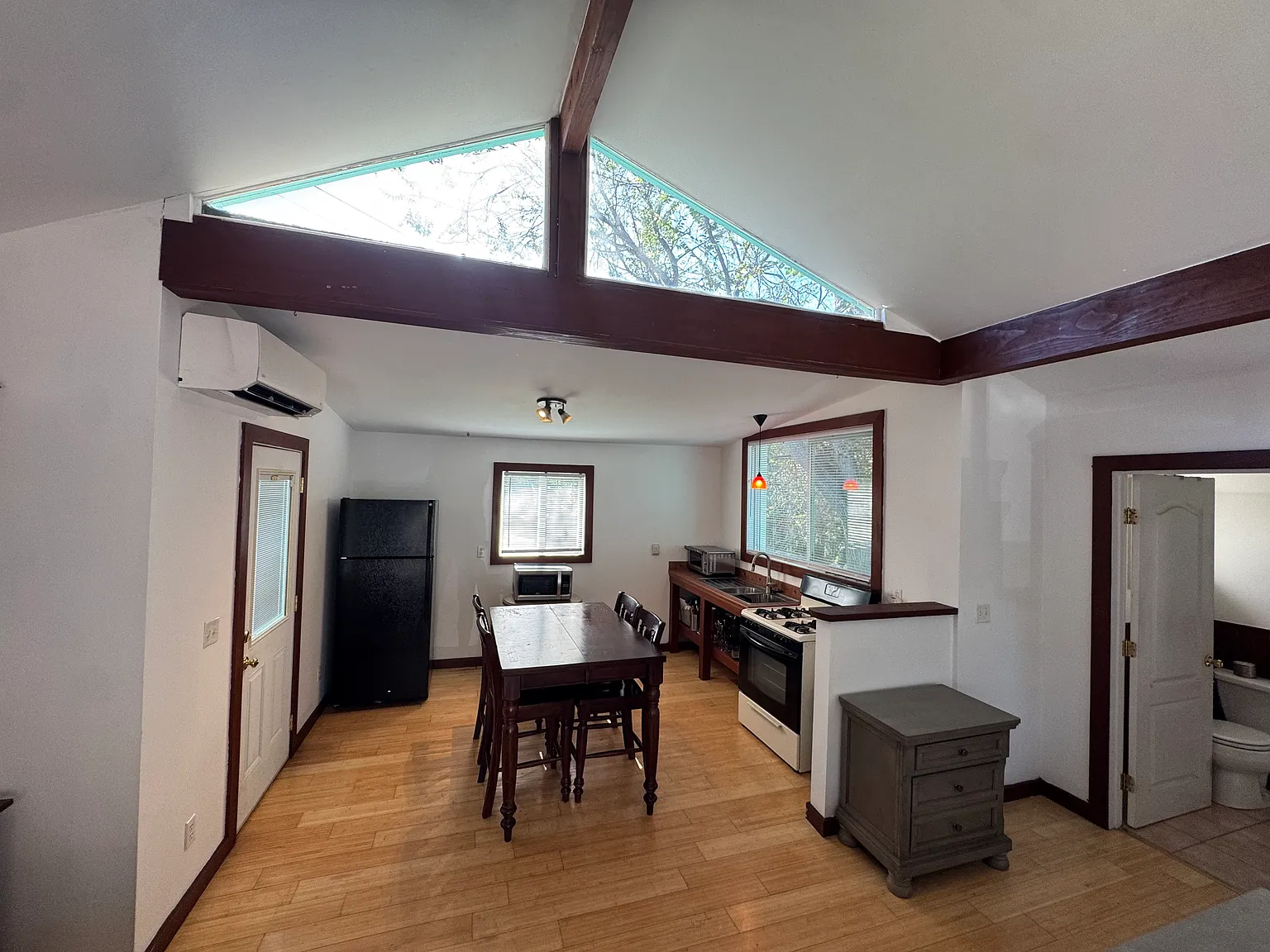 Studio, 450 sqft, $2,300 — Photo 3