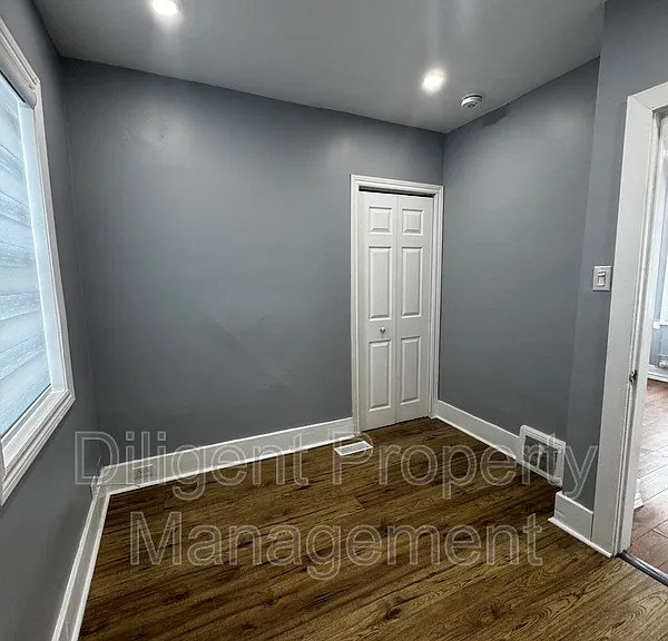 492 King George St #1 — Photo 20