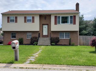 4 S Bonniefield Dr, Gettysburg, PA 17325