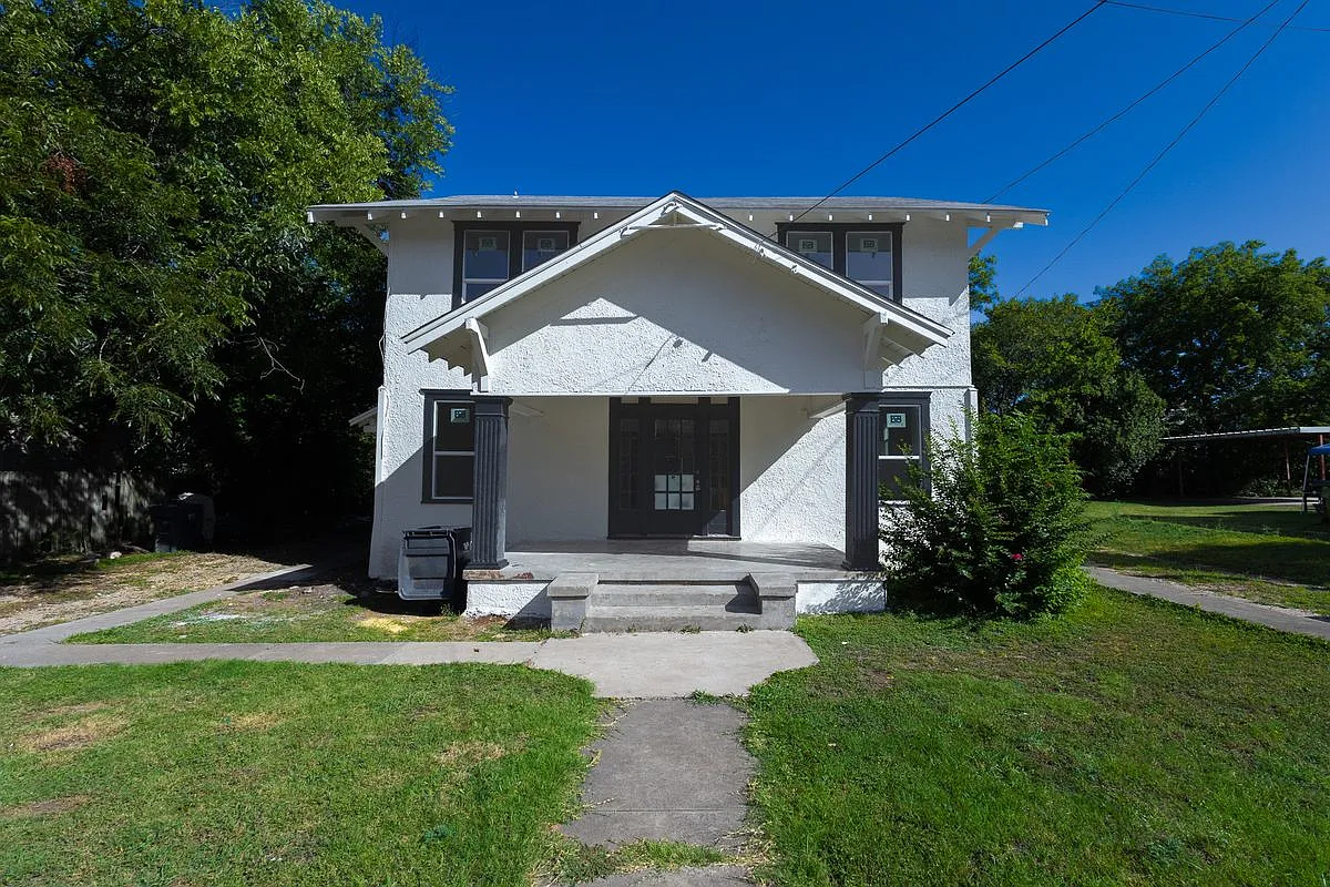 4 bed, 1.0 bath, 1400 sqft, $1,800 — Photo 1