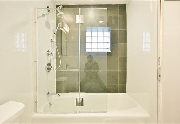 3rd image of 216-218 E 47th St #23A