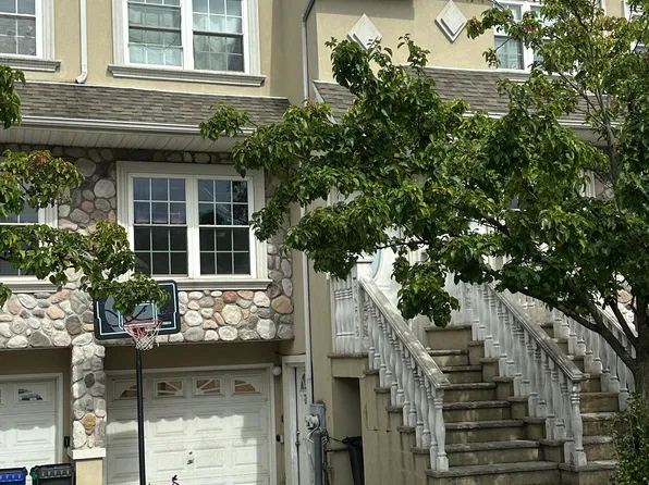 220 Dartmouth Loop, Staten Island, NY 10306