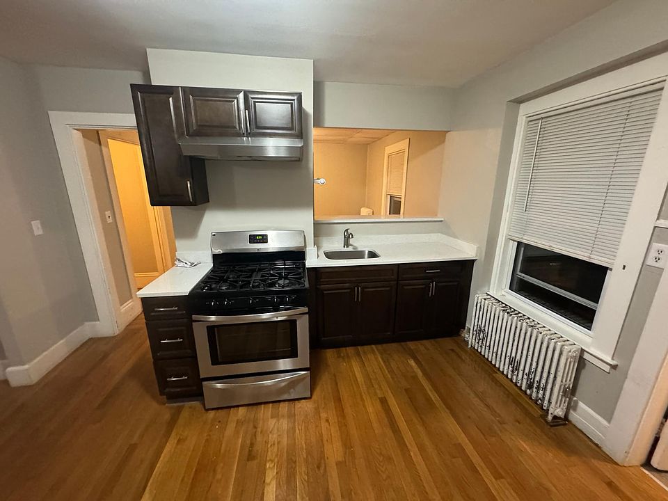 1st image of 7 Balcomb St #2