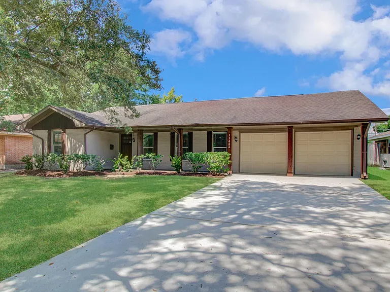 11422 Endicott Ln — Photo 3