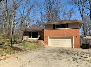 1010 White Oak Dr, Springfield, OH 45504